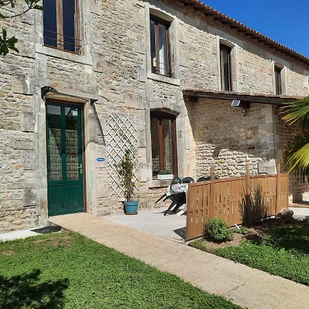 Le Domaine De Fontsauzine Genouille (Charente-Maritime)