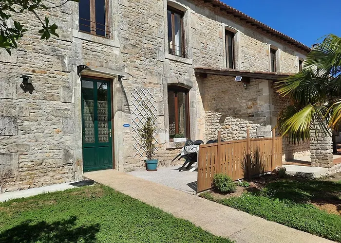 Le Domaine De Fontsauzine Genouille (Charente-Maritime)